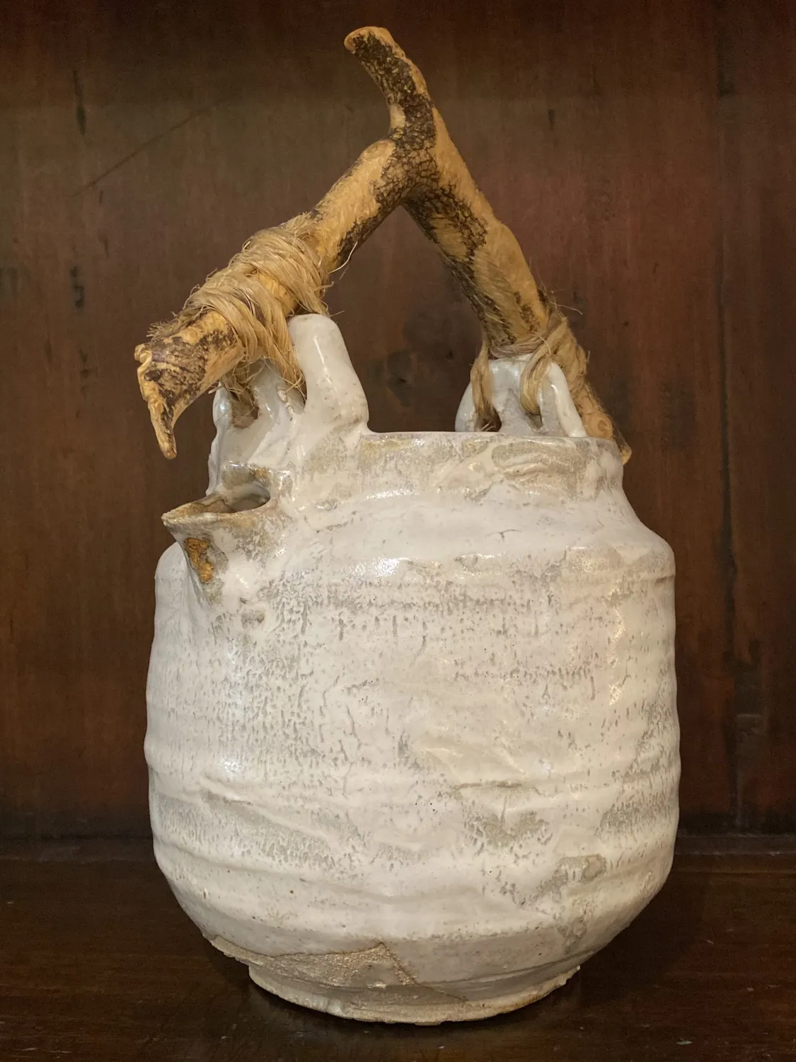Galerie Kara Pot Aline Monod grès blanc anse buis fait main