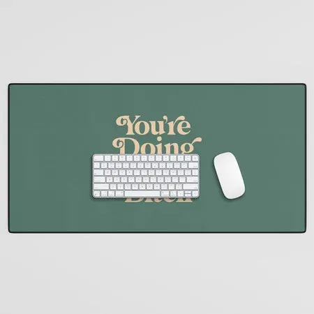 Society6 You're Doing Great tapis de bureau vert message