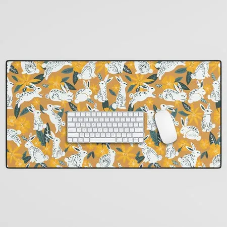 Society6 Bunnies & Blooms tapis de bureau lapins fleurs