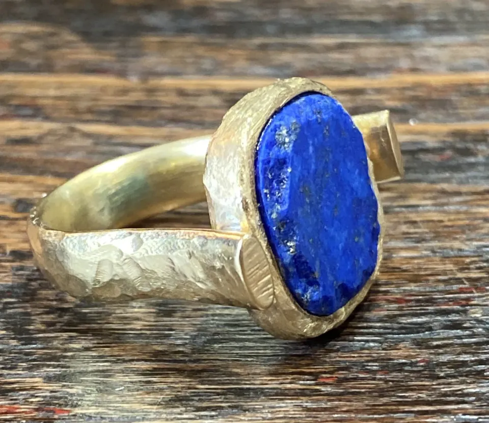 Galerie Kara Bague en vermeil, lapis-lazuli et pierre d’O. Amin