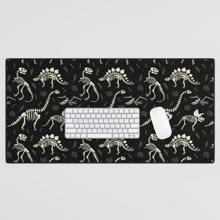 Society6 Dinosaur Fossils on Black tapis de bureau fossiles