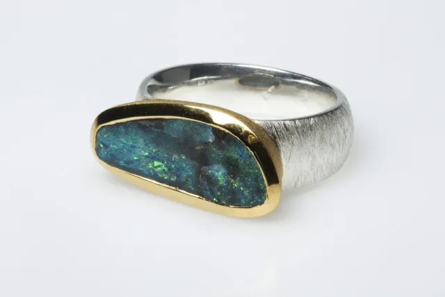 Galerie Kara Lagon bague en opale argent et vermeil