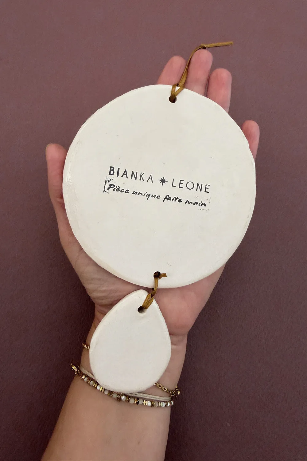 Biankaléone Talisman au point d'or décoration murale