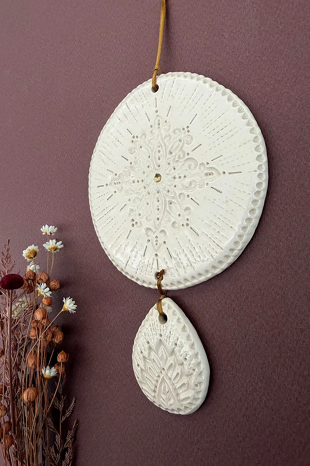 Biankaléone Talisman au point d'or décoration murale