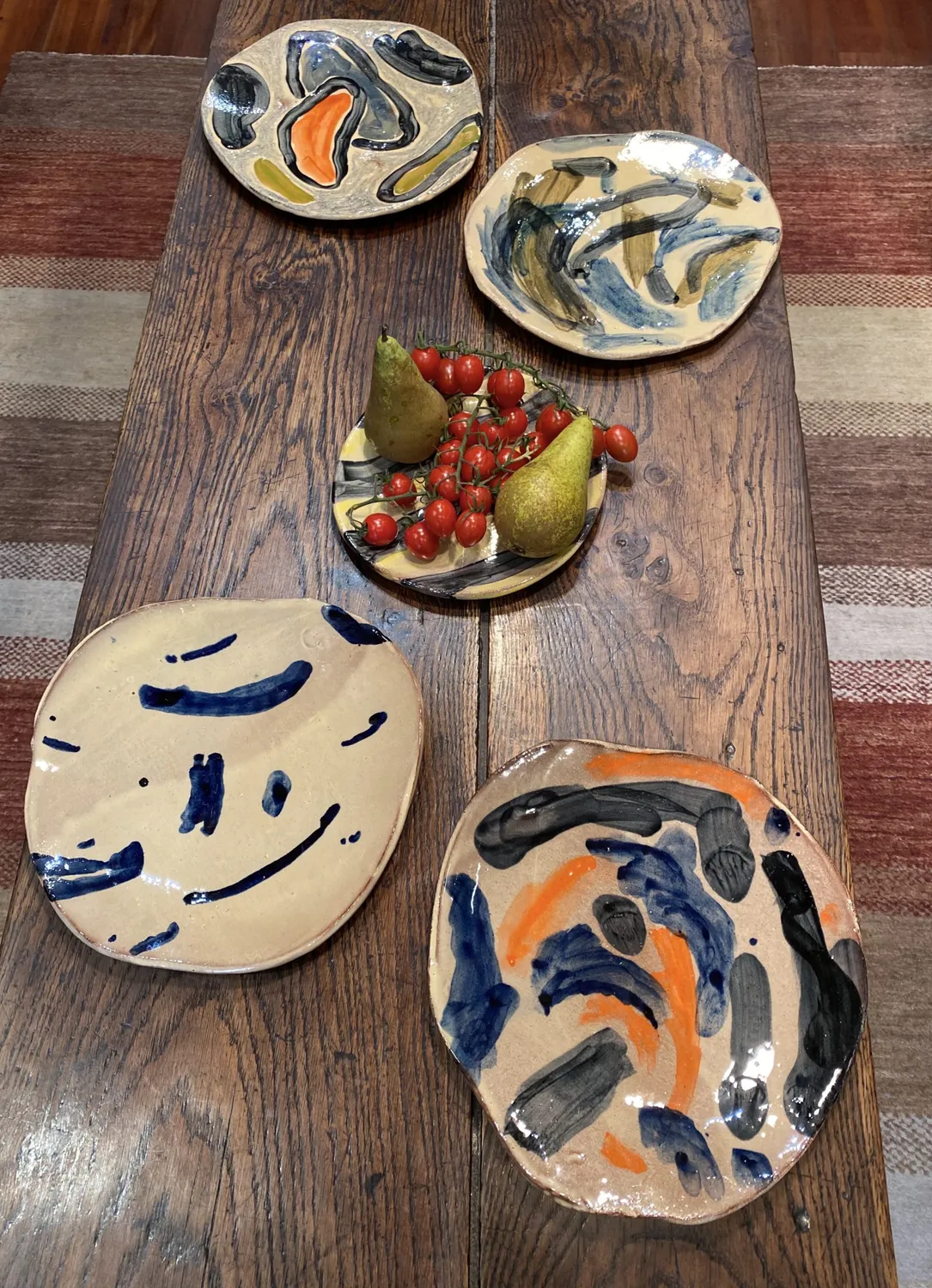 Galerie Kara Héloïse Bariol Bleue assiette terre vernissée