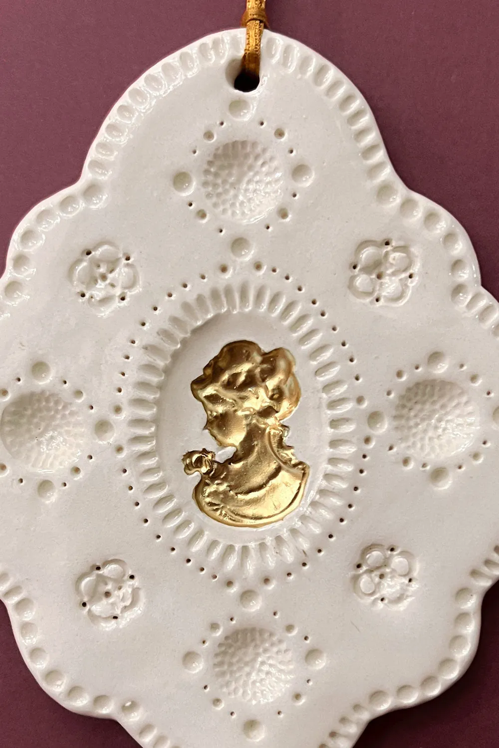 Biankaléone Talisman au camée d'or mural 9,5 x 11,5 cm