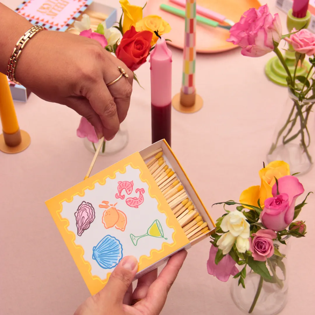 Maddison Ball Yellow Postcard boÃ®te allumettes jaune 100 piÃ¨ces