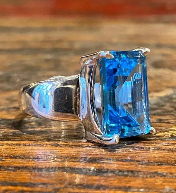 Galerie Kara bague argent topaze bleu suisse