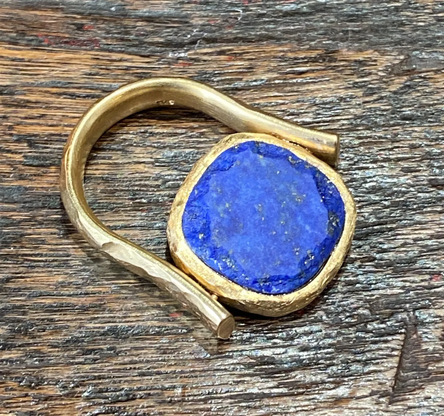 Galerie Kara Bague en vermeil, lapis-lazuli et pierre d’O. Amin