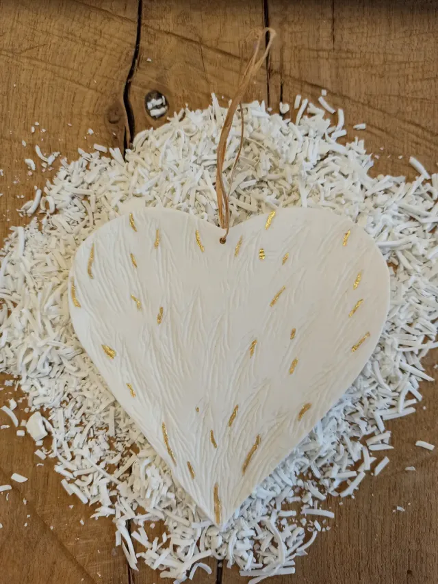 Sandrine Ramona Cœur Éclats d'or 1 en porcelaine feuille d'or