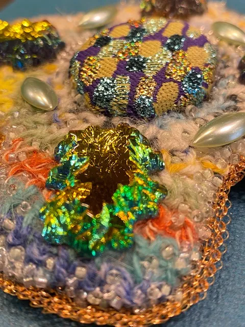 Galerie Kara Broche textile Isor par Isabelle Mariana