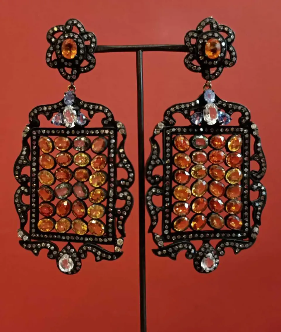 Galerie Kara boucles d'oreilles saphirs jaunes tanzanites