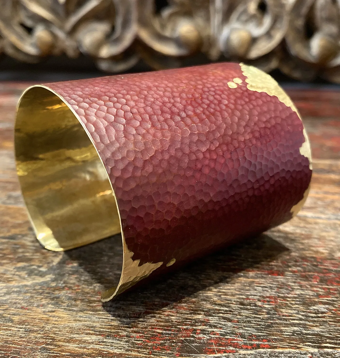 Galerie Kara bracelet bronze martelé patiné Alix Girard