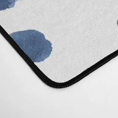 Society6 Explosion of Blue Confetti tapis de bureau bleu