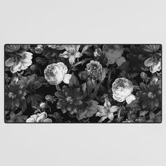 Society6 Black Forest tapis de bureau roses noir blanc