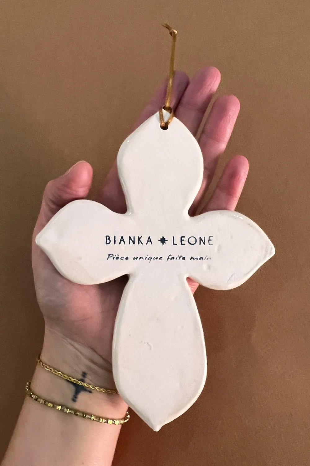 Biankaléone Croix With Love croix murale 12,5 x 16,5 cm