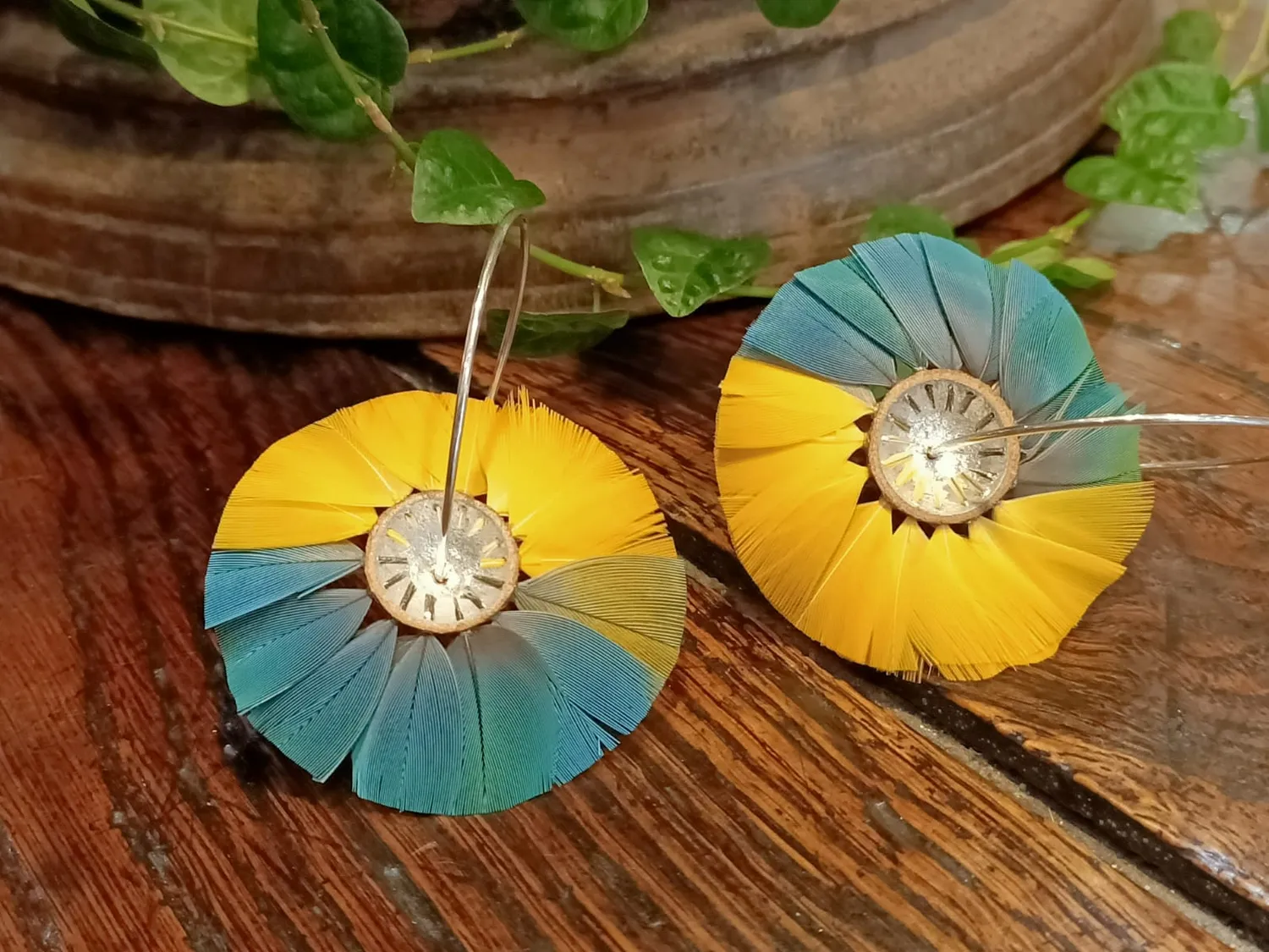 Galerie Kara Marine Cauvin boucles d'oreilles plumes argent