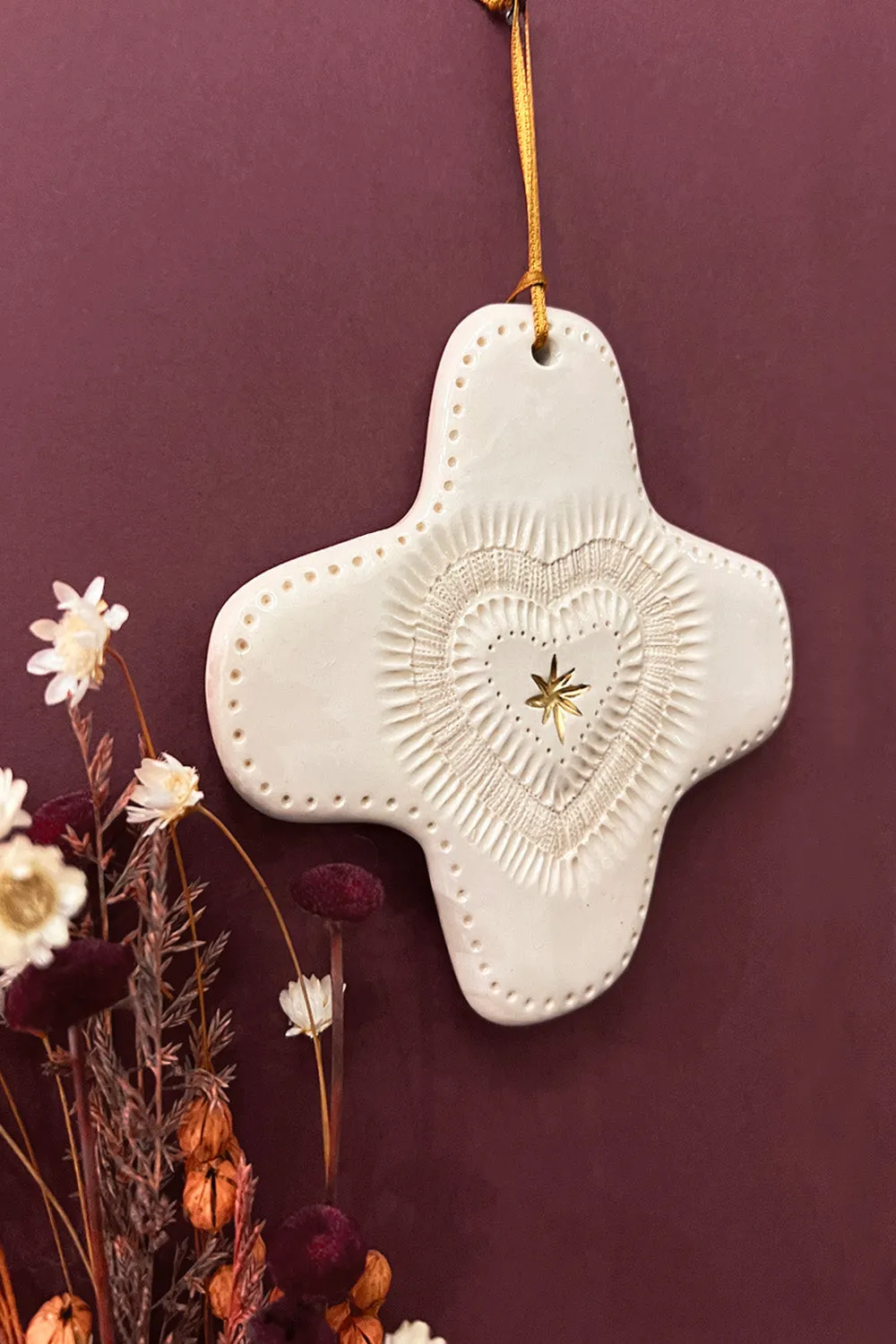 Biankaléone Petite croix à l'étoile d'or décoration murale