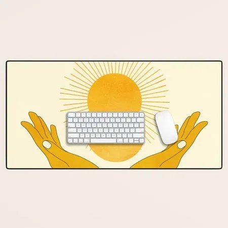 Society6 Holding the Light tapis de bureau mains soleil