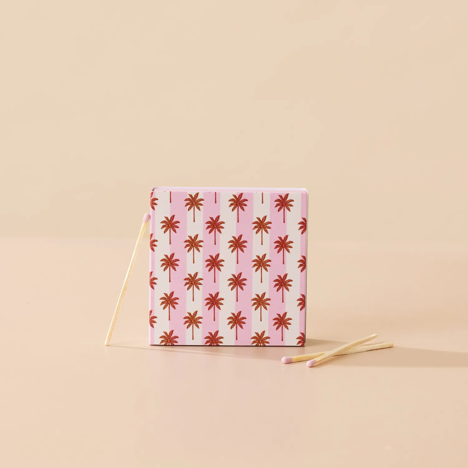 Maddison Ball Palm Tree Stripe boîte d’allumettes embouts roses