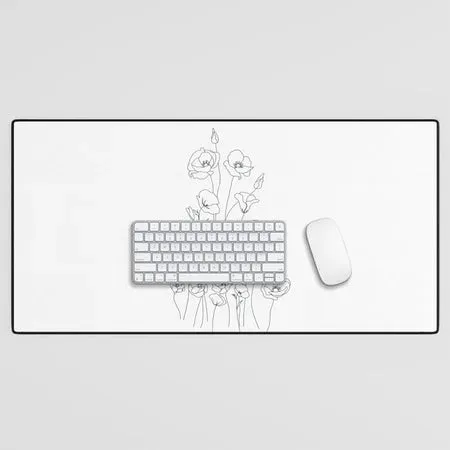 Society6 Poppy Flowers Line Art tapis de bureau crème