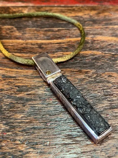 Galerie Kara pendentif tectite noire citrine argent